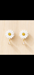 🌼 Daisy Bloom Stud