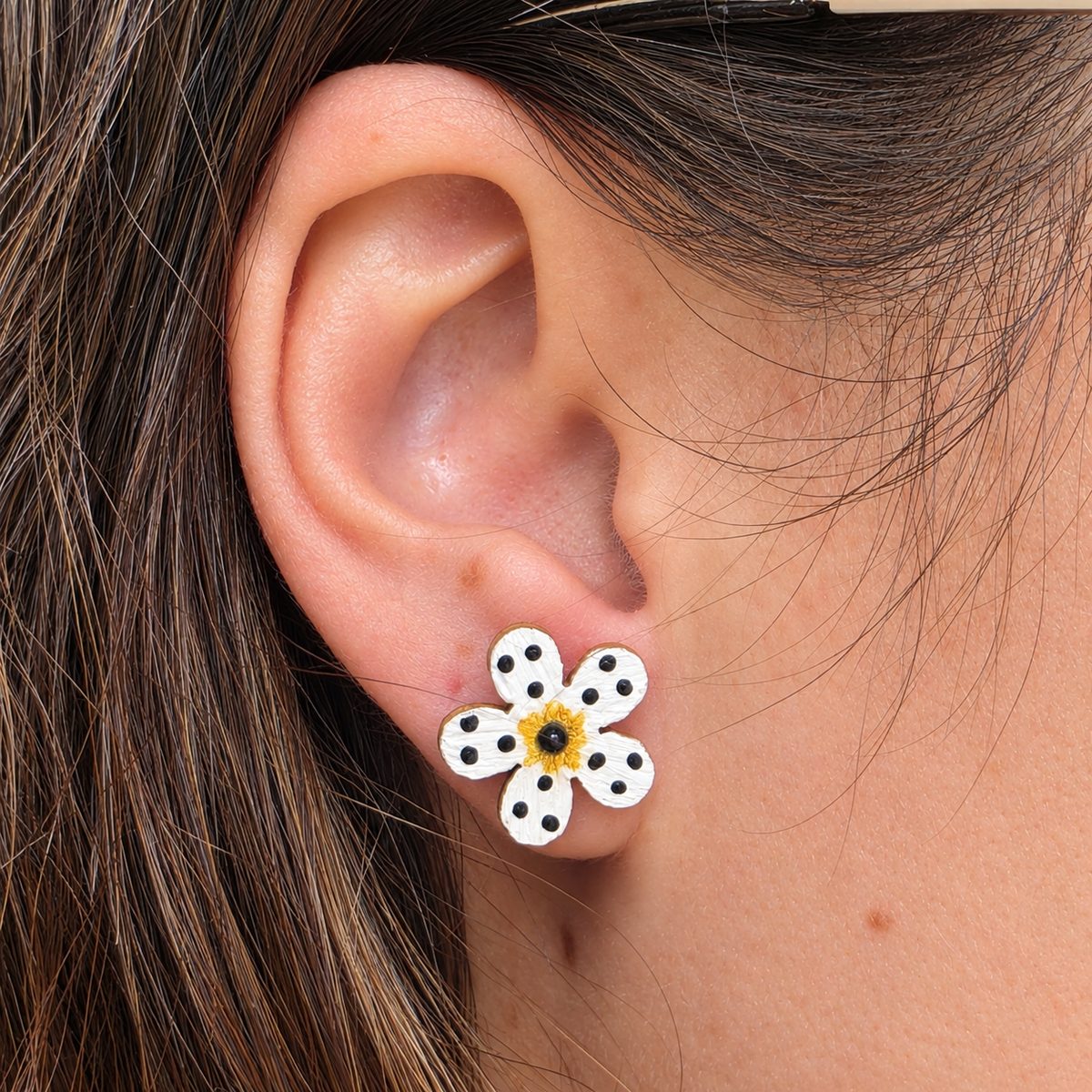 🌼 Mini White Bloom Studs