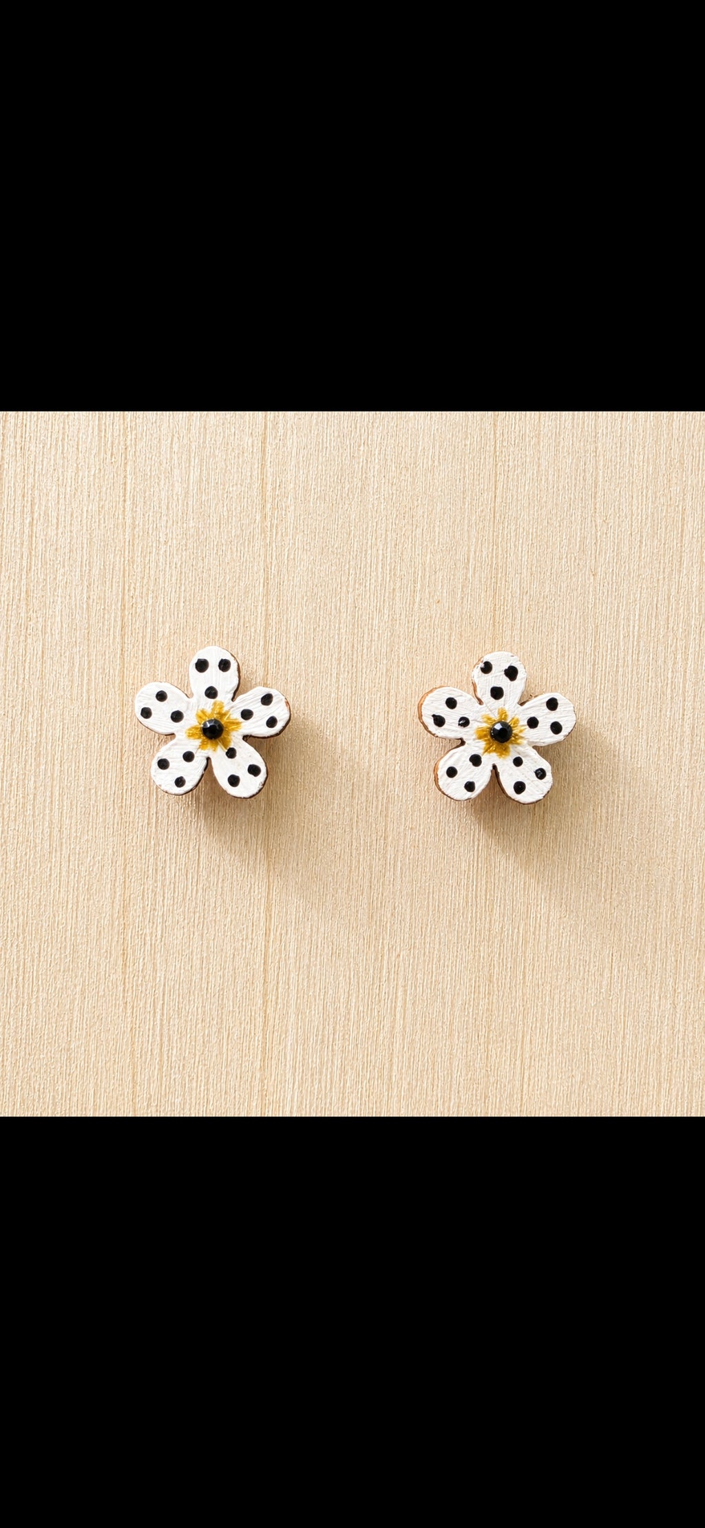 🌼 Mini White Bloom Studs