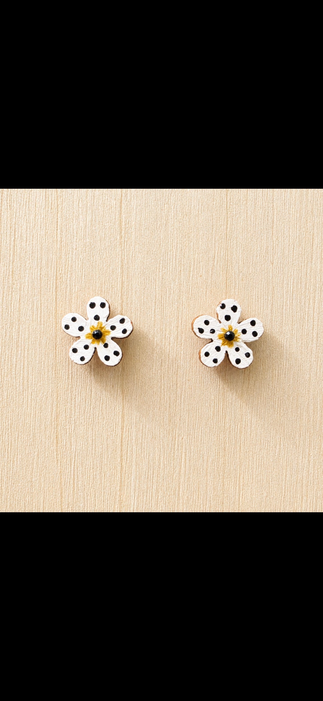 🌼 Mini White Bloom Studs